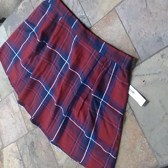Old Navy red plaid miniskirt - Picture 4 of 13